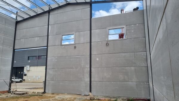 INTALACION DE VENTANAS GUILLOTINA MOTORIZADAS DE ACERO INOXIDABLE DE ICMINOX EN NAVES INDUSTRIALES